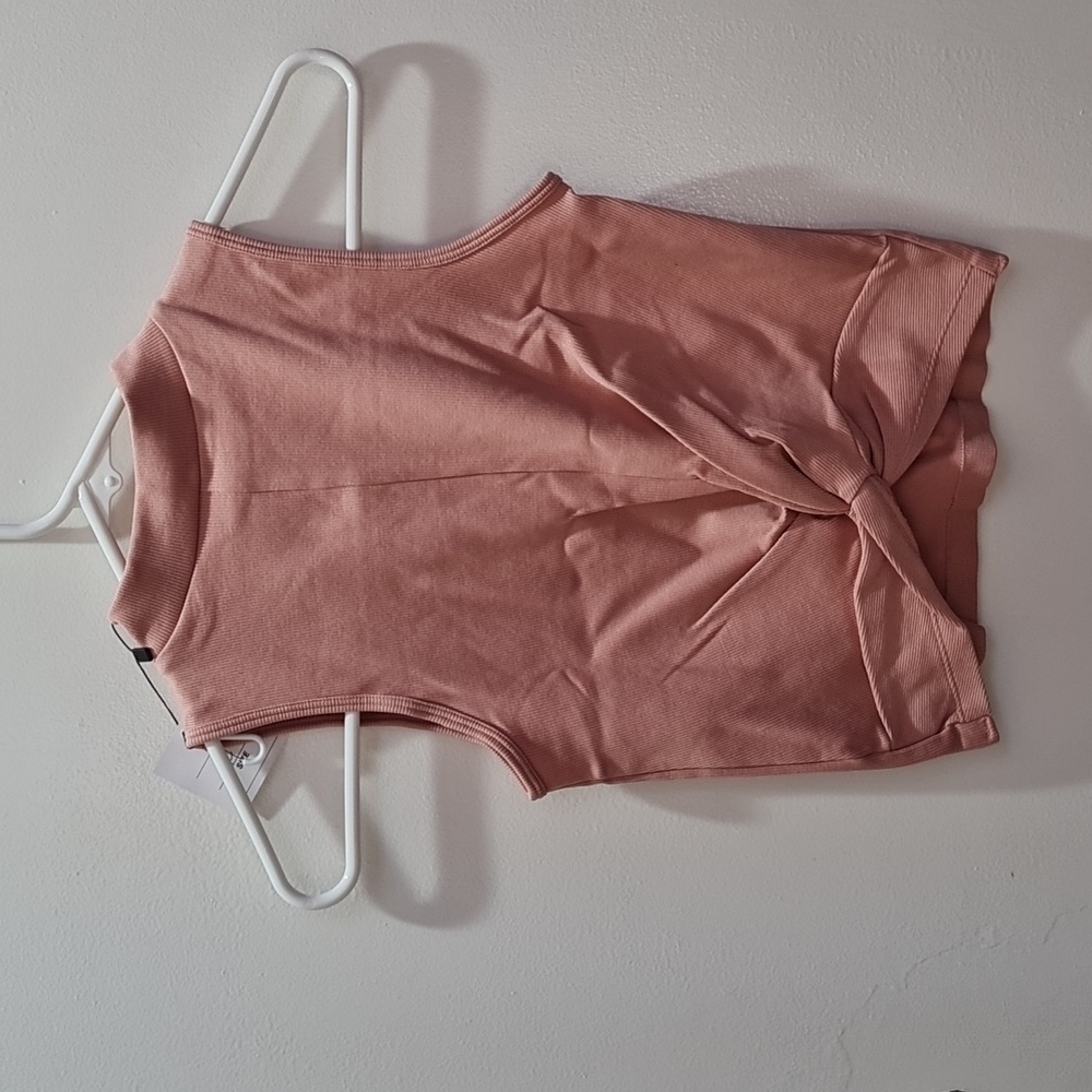 NWT DYNAMIC Stretchy Crop Top